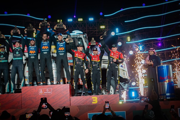 Loprais Staff secures third place in Dakar 2025 « Weblog InstaForex